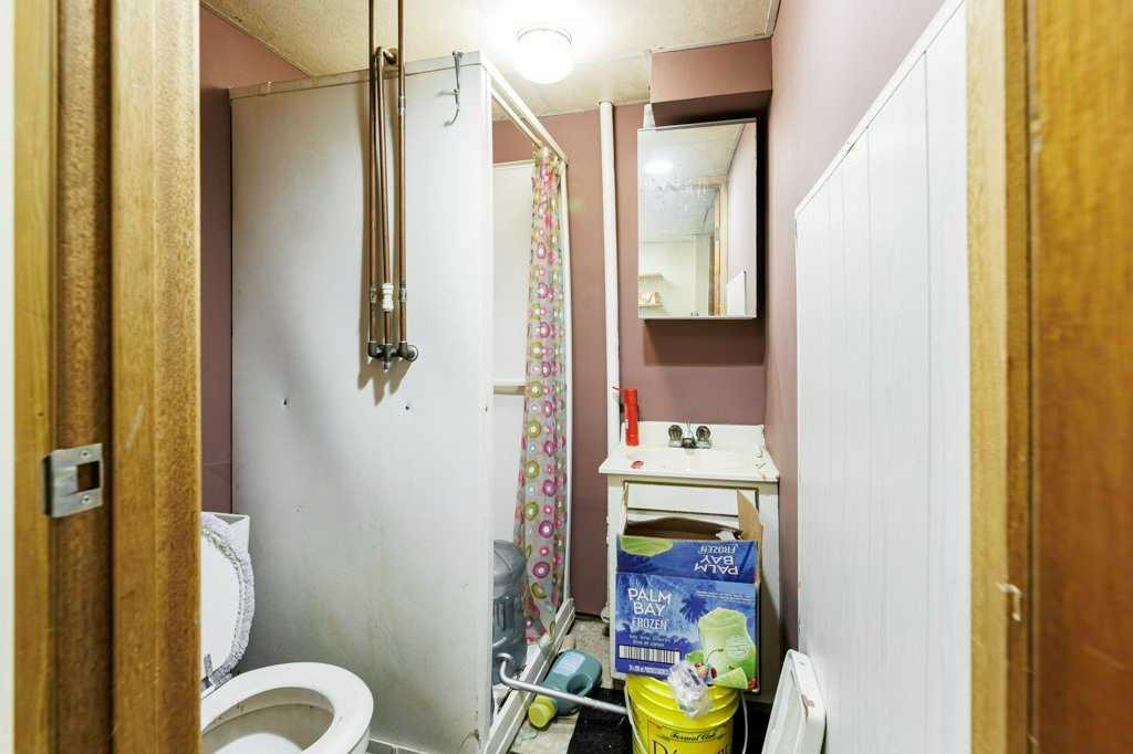 4804 Broadway Avenue, Blackfalds, AB - Indoor Photo Showing Other Room