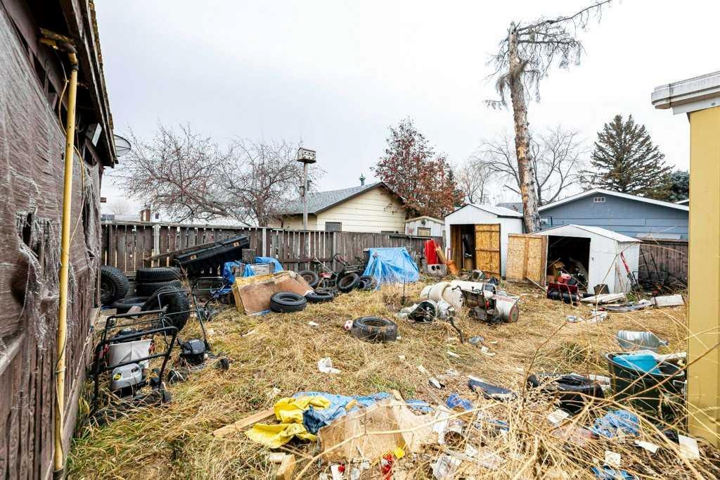 4804 Broadway Avenue, Blackfalds, AB - Outdoor