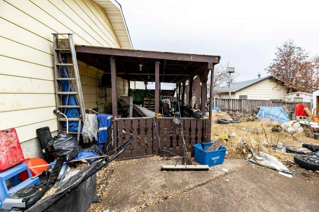 4804 Broadway Avenue, Blackfalds, AB - Outdoor With Exterior