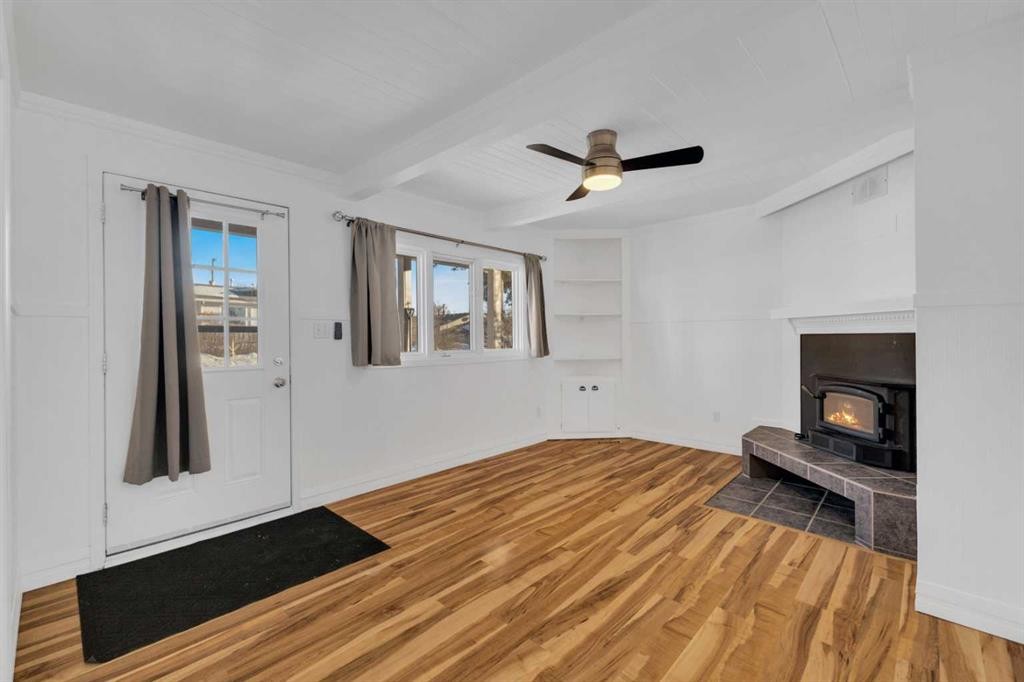 2014 24 Avenue, Delburne, AB - Indoor With Fireplace
