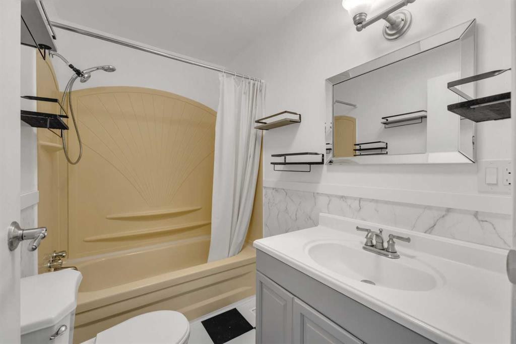 2014 24 Avenue, Delburne, AB - Indoor Photo Showing Bathroom