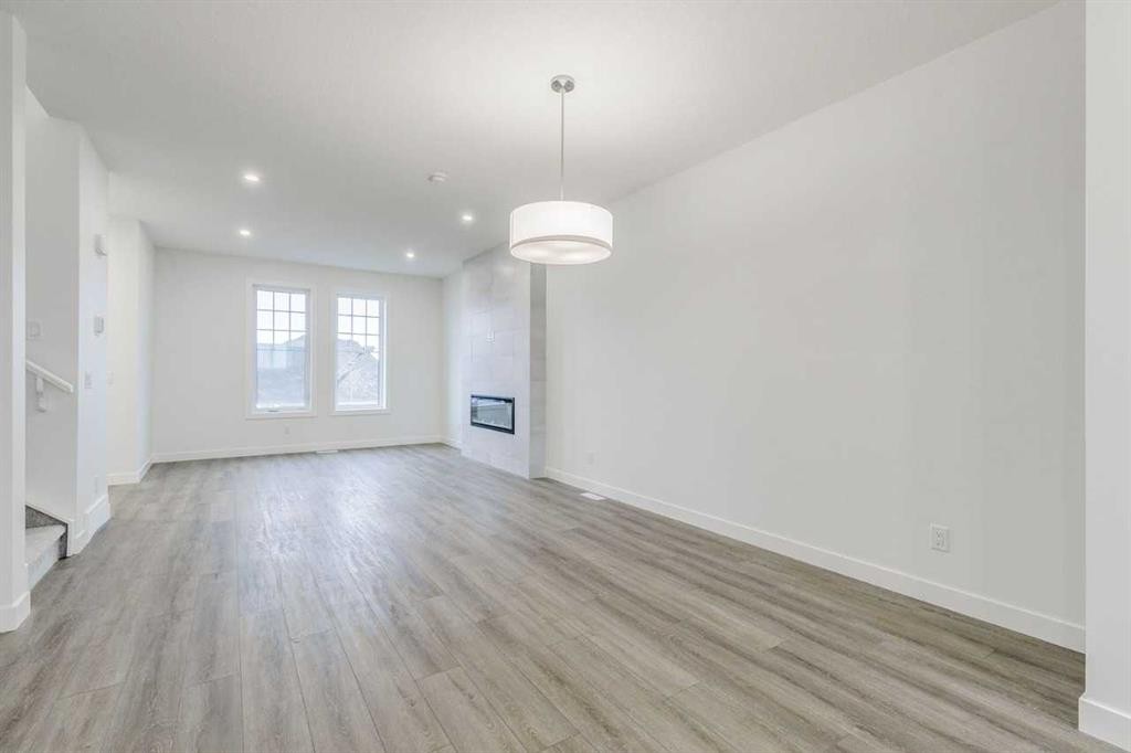 221 Bridgeport Gate Sw, Chestermere, AB - Indoor Photo Showing Other Room