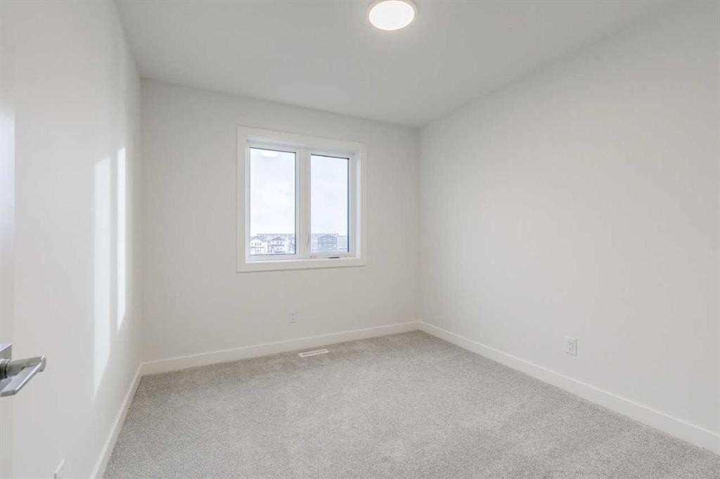 221 Bridgeport Gate Sw, Chestermere, AB - Indoor Photo Showing Other Room