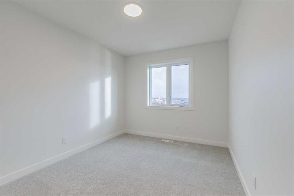 221 Bridgeport Gate Sw, Chestermere, AB - Indoor Photo Showing Other Room