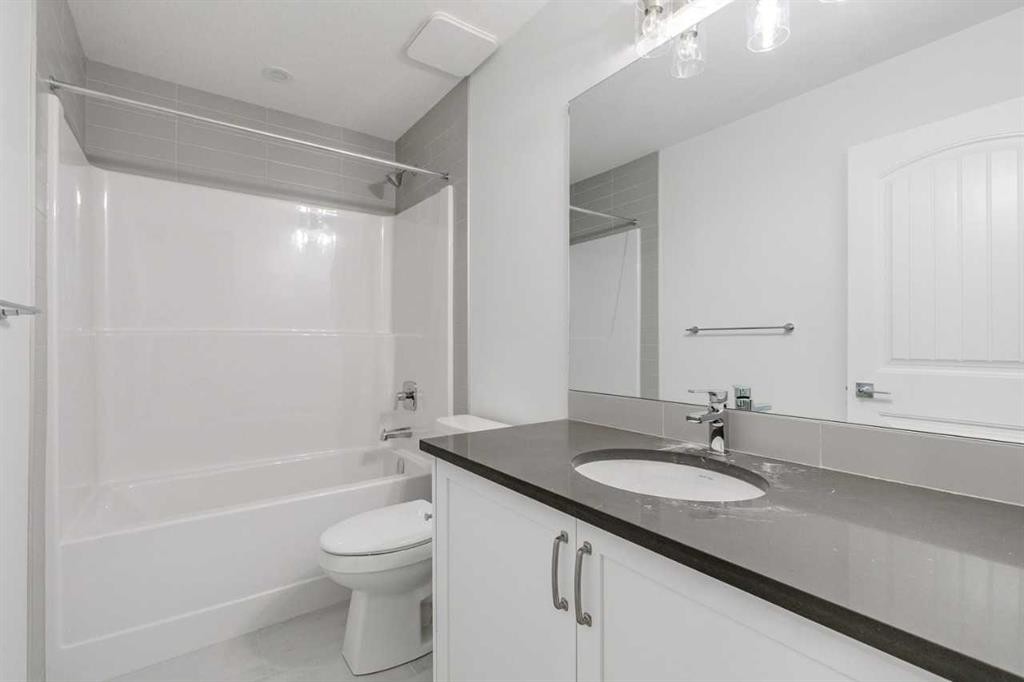 221 Bridgeport Gate Sw, Chestermere, AB - Indoor Photo Showing Bathroom