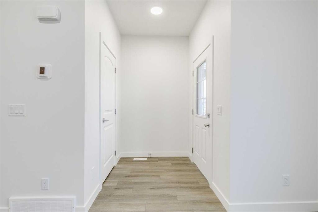 221 Bridgeport Gate Sw, Chestermere, AB - Indoor Photo Showing Other Room
