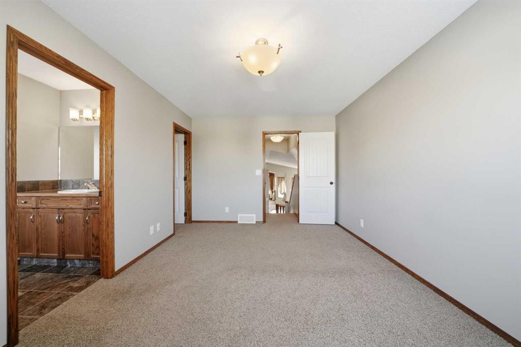 9 Thomas Place, Red Deer, AB - Indoor Photo Showing Other Room