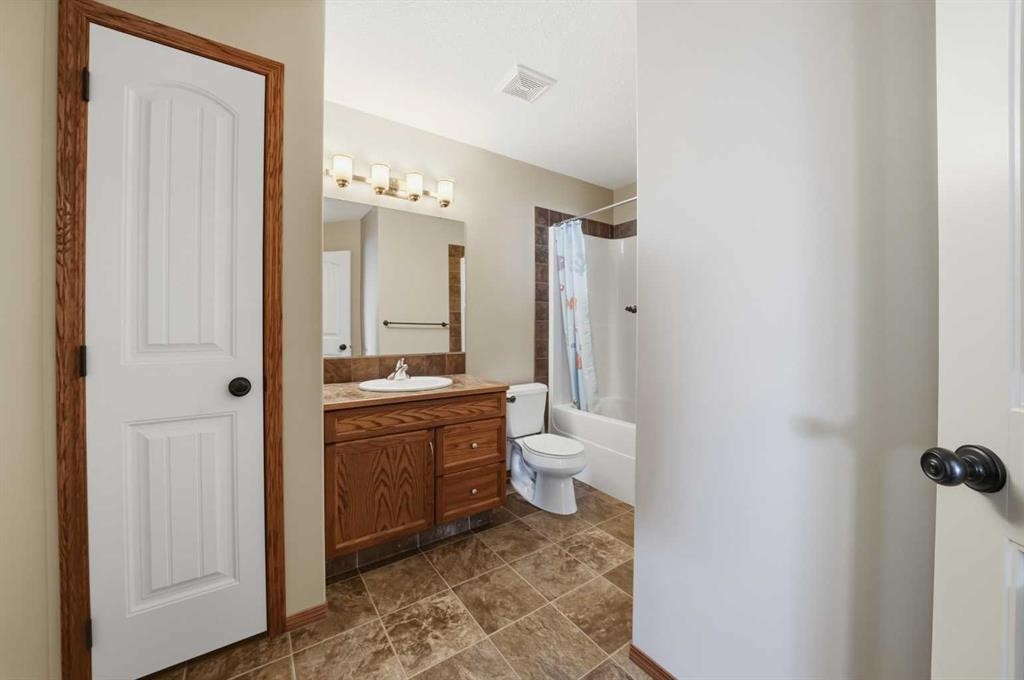 9 Thomas Place, Red Deer, AB - Indoor Photo Showing Bathroom