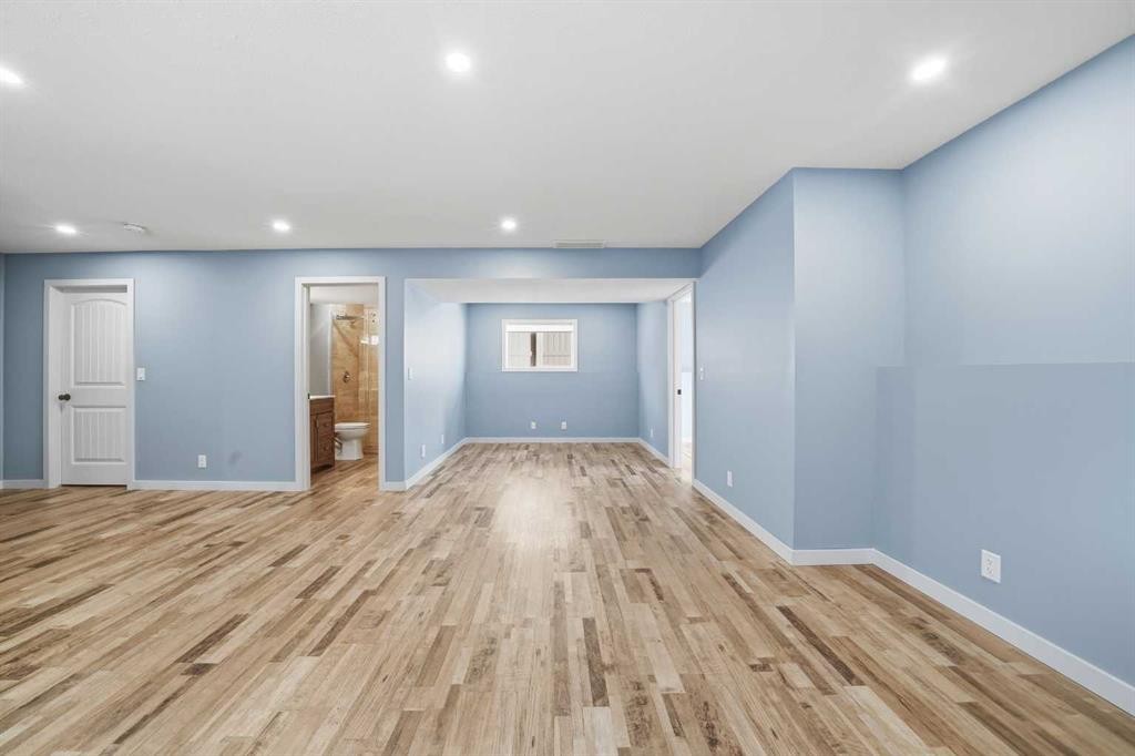 9 Thomas Place, Red Deer, AB - Indoor Photo Showing Other Room