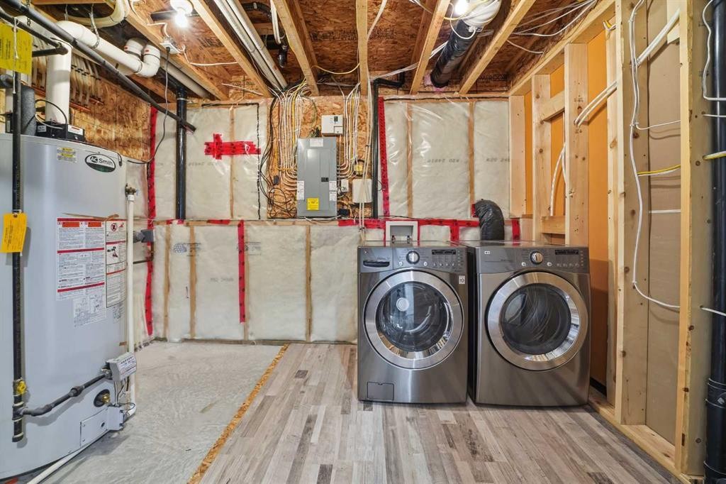 9 Thomas Place, Red Deer, AB - Indoor Photo Showing Laundry Room