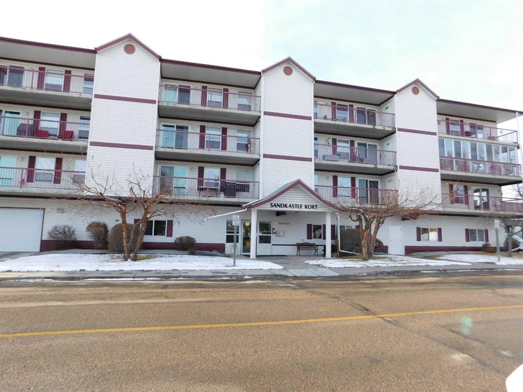 405-5020 49 Street, Rocky Mountain House, AB - Outdoor With Balcony With Facade