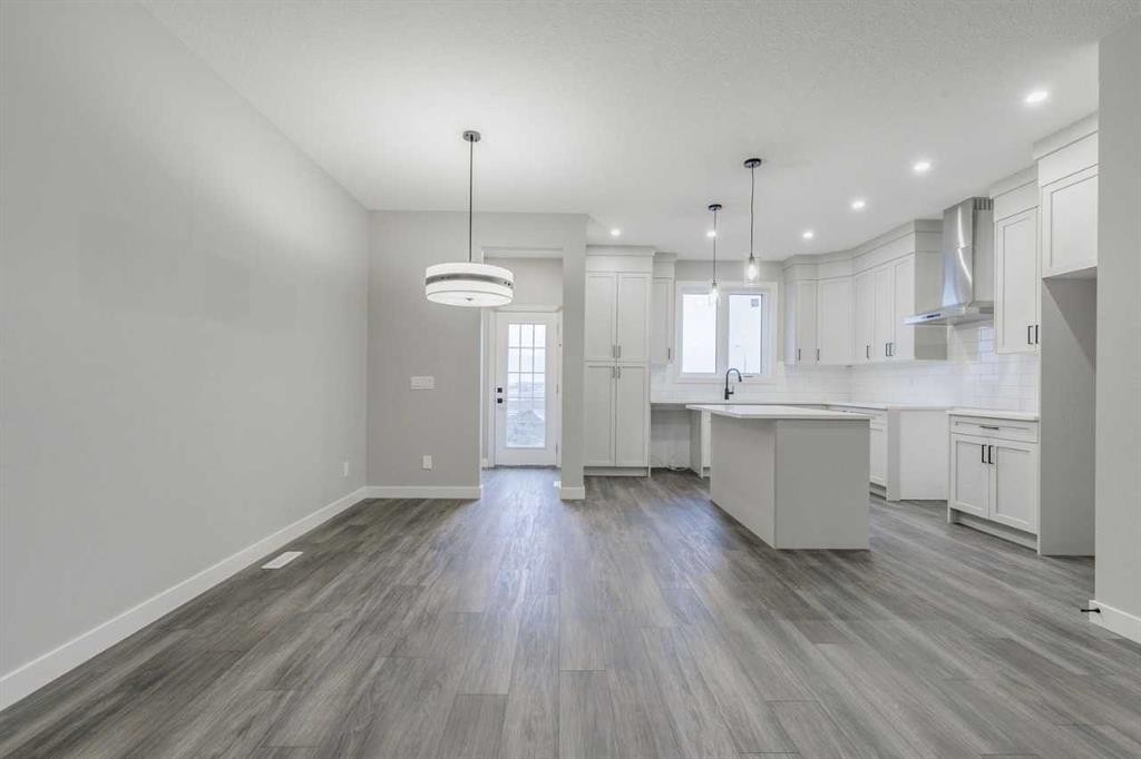 197 Bridgeport Gate, Chestermere, AB - Indoor Photo Showing Kitchen With Upgraded Kitchen