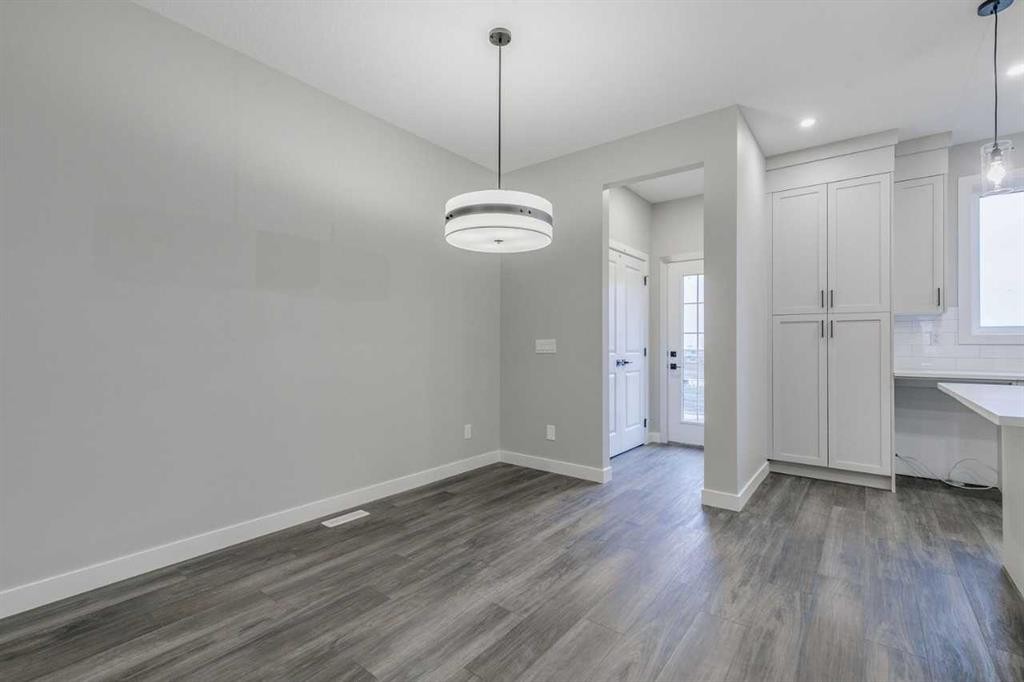 197 Bridgeport Gate, Chestermere, AB - Indoor Photo Showing Other Room