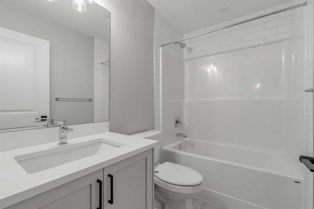 197 Bridgeport Gate, Chestermere, AB - Indoor Photo Showing Bathroom