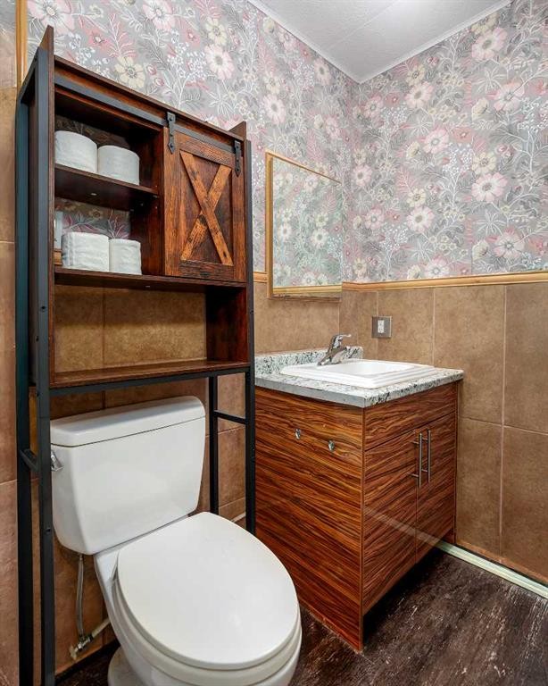 12-4504 41 Street, Camrose, AB