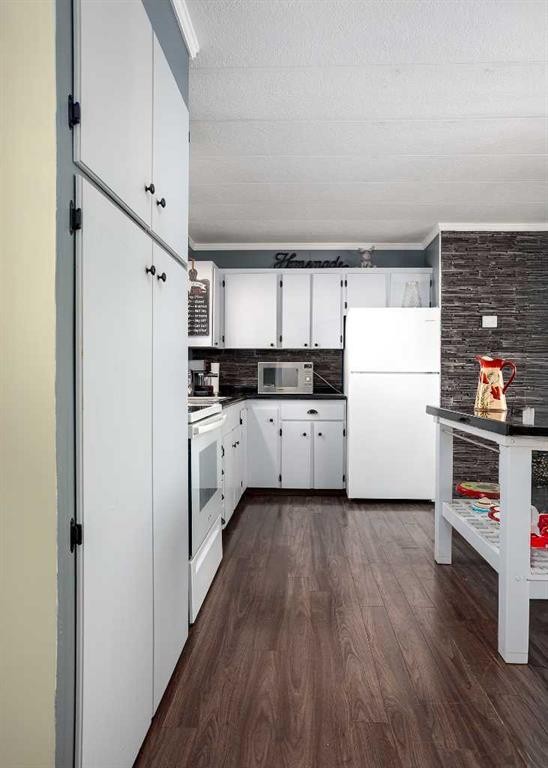 12-4504 41 Street, Camrose, AB