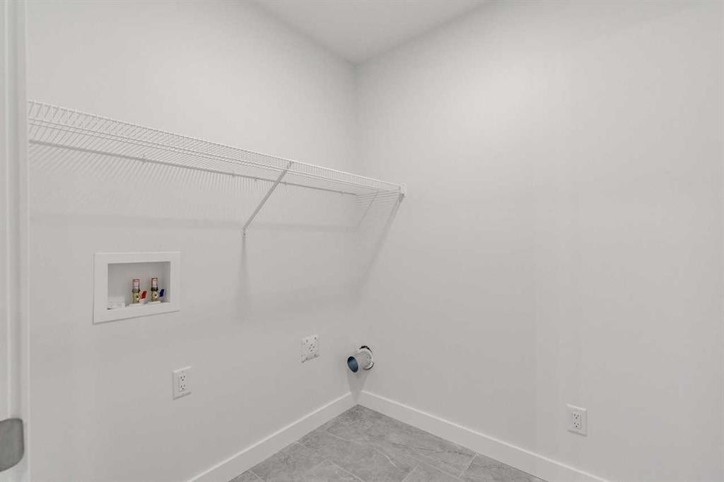 205 Bridgeport Gate, Chestermere, AB - Indoor With Storage