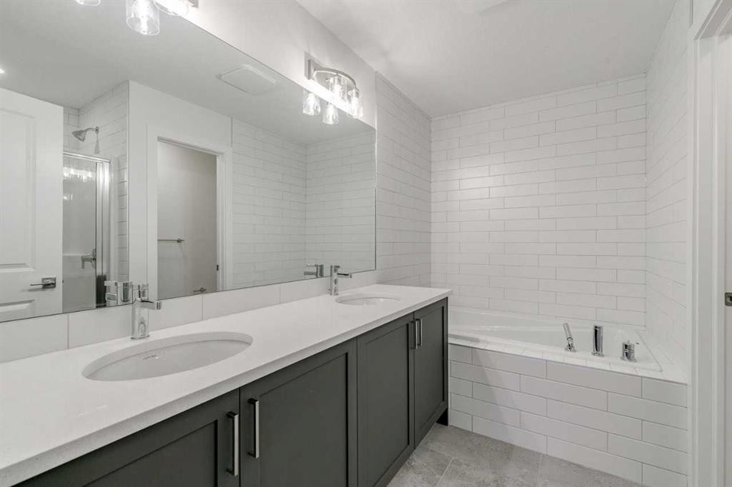 205 Bridgeport Gate, Chestermere, AB - Indoor Photo Showing Bathroom