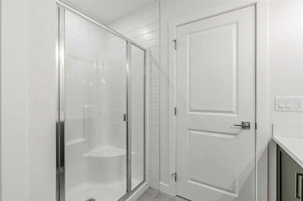 205 Bridgeport Gate, Chestermere, AB - Indoor Photo Showing Bathroom