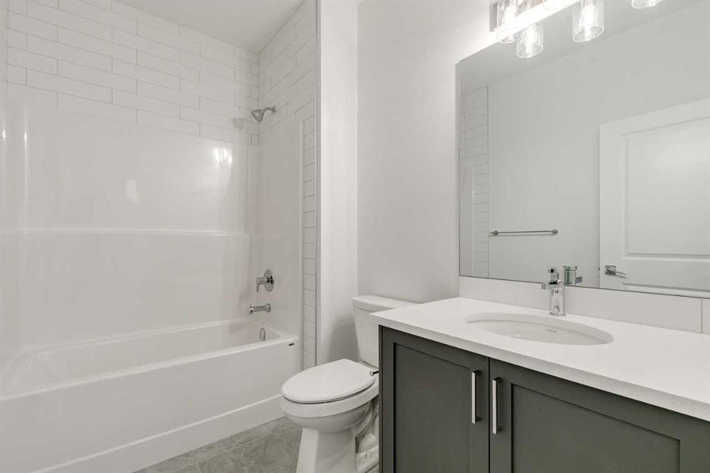 205 Bridgeport Gate, Chestermere, AB - Indoor Photo Showing Bathroom