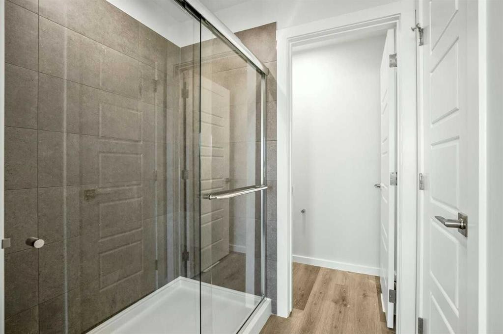 18 Heartwood Villas Se, Calgary, AB - Indoor Photo Showing Bathroom