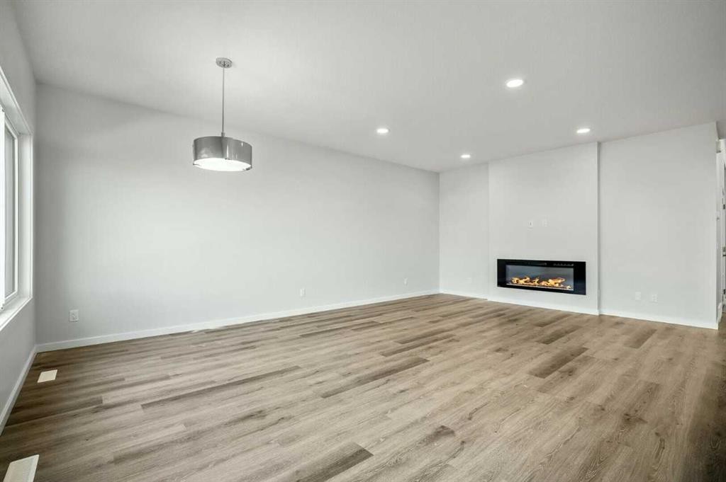 18 Heartwood Villas Se, Calgary, AB - Indoor With Fireplace