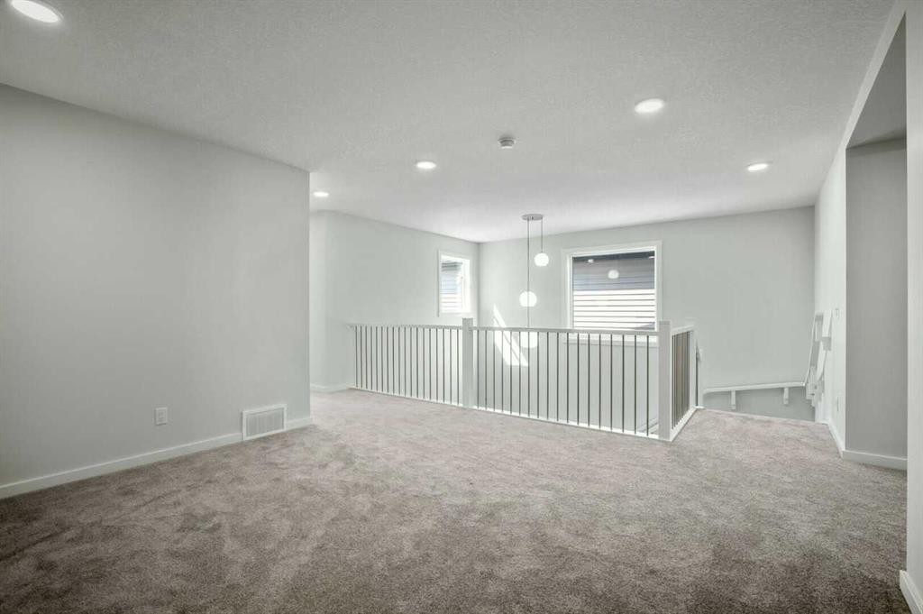 18 Heartwood Villas Se, Calgary, AB - Indoor Photo Showing Other Room