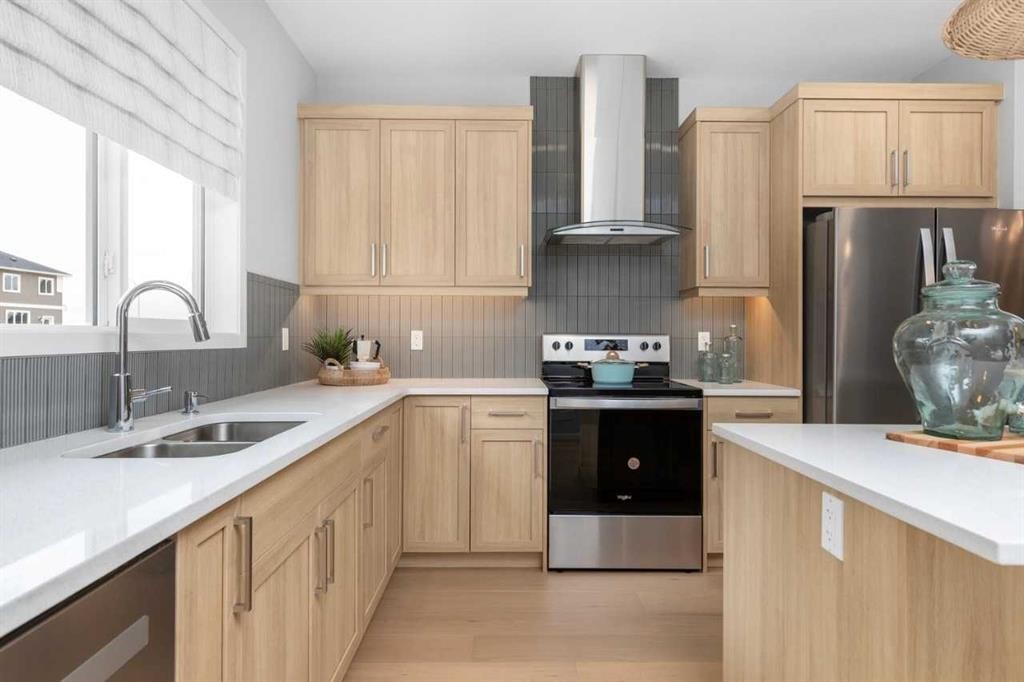 545 Bridgeport Street, Chestermere, AB - Indoor Photo Showing Kitchen With Double Sink With Upgraded Kitchen
