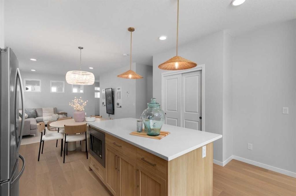 545 Bridgeport Street, Chestermere, AB - Indoor Photo Showing Kitchen With Upgraded Kitchen