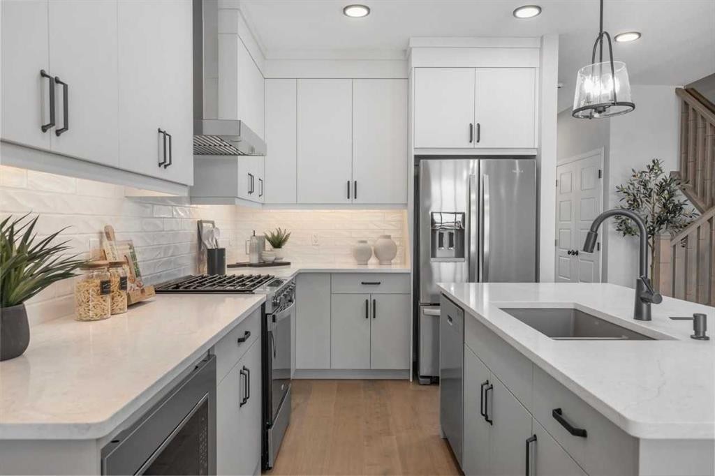 541 Bridgeport Street, Chestermere, AB - Indoor Photo Showing Kitchen With Upgraded Kitchen