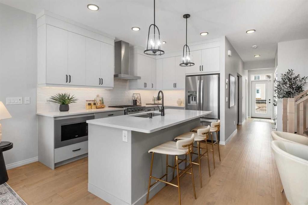 541 Bridgeport Street, Chestermere, AB - Indoor Photo Showing Kitchen With Upgraded Kitchen