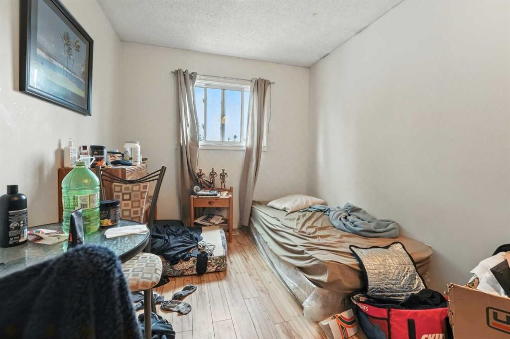 6349 58 Avenue, Red Deer, AB - Indoor Photo Showing Bedroom