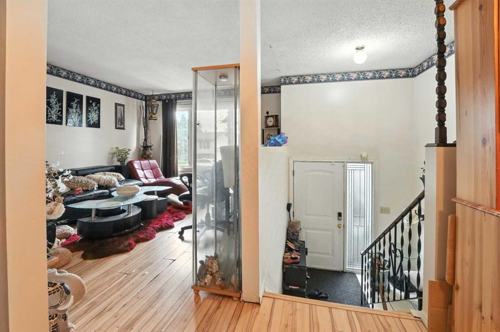 6349 58 Avenue, Red Deer, AB - Indoor Photo Showing Other Room