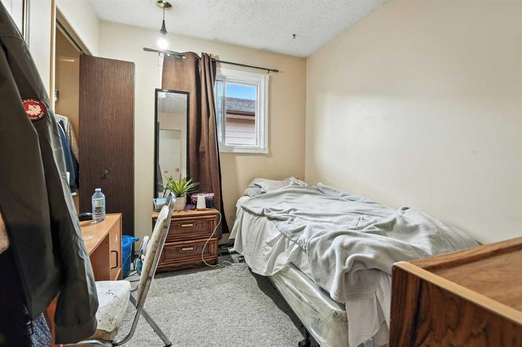 6349 58 Avenue, Red Deer, AB - Indoor Photo Showing Bedroom