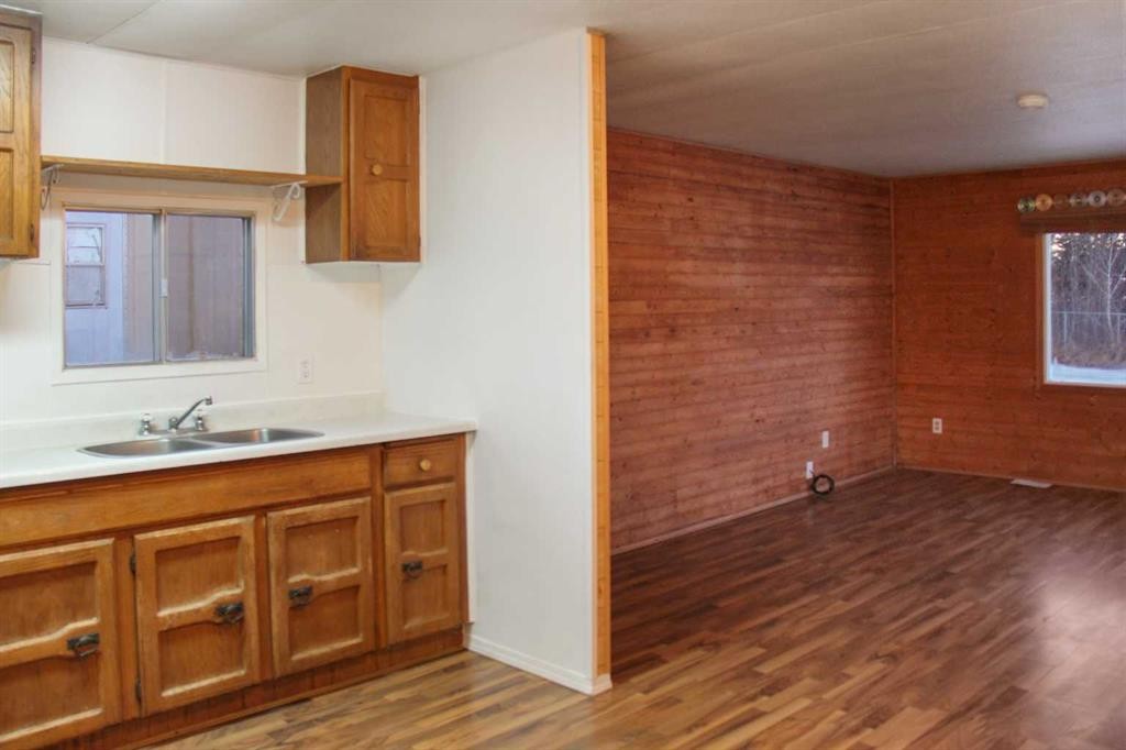 4-4504 41 Street, Camrose, AB