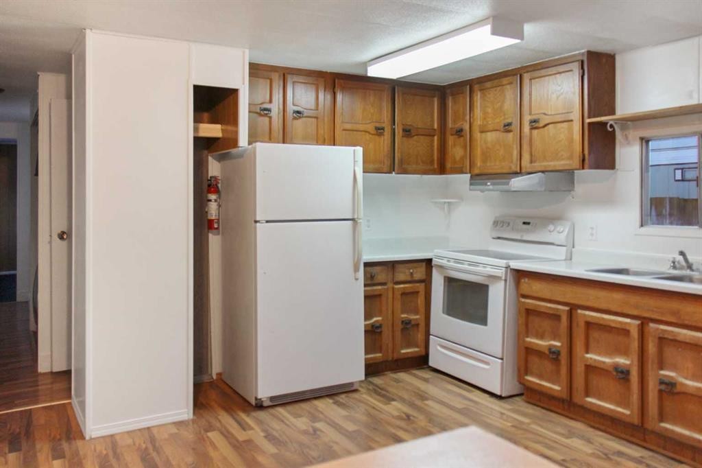 4-4504 41 Street, Camrose, AB