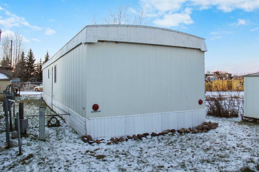 4-4504 41 Street, Camrose, AB