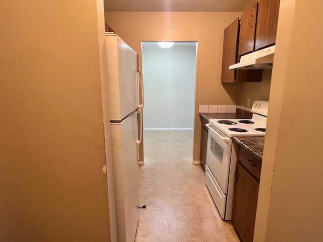 #205-5418 52 Street, Camrose, AB - Indoor Photo Showing Kitchen