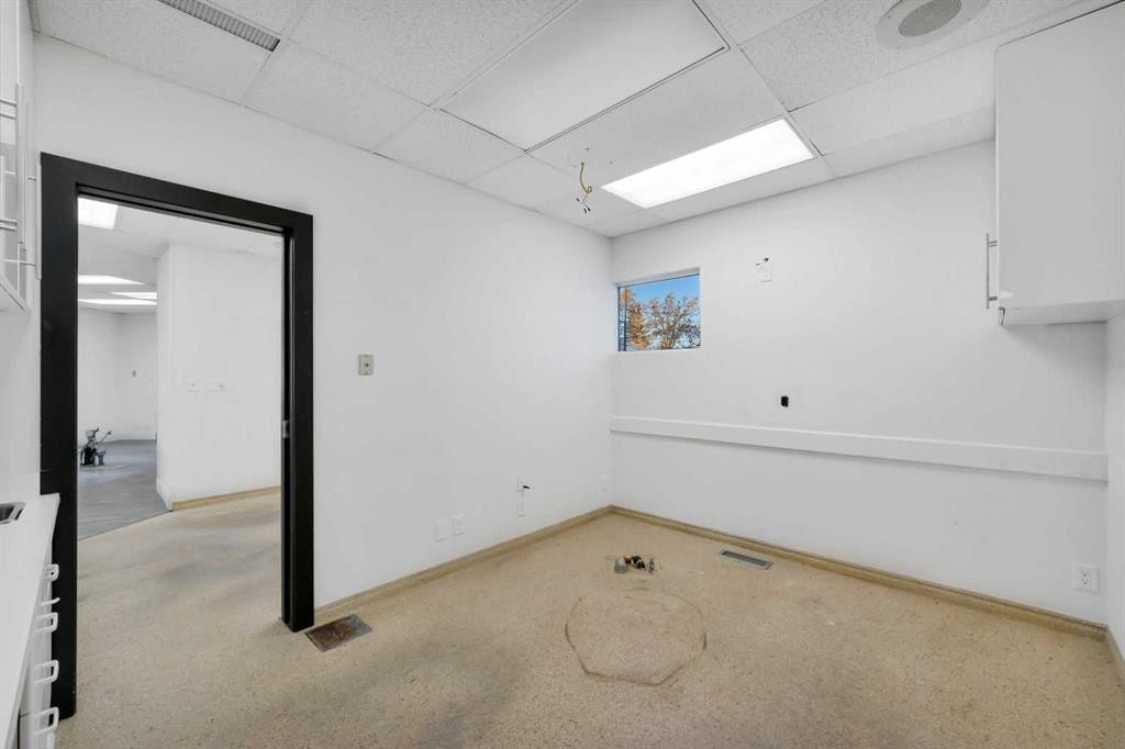 1-5116 52 Street, Red Deer, AB