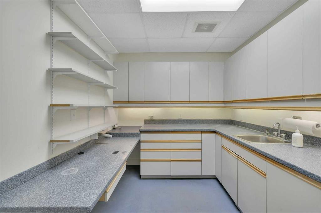 1-5116 52 Street, Red Deer, AB