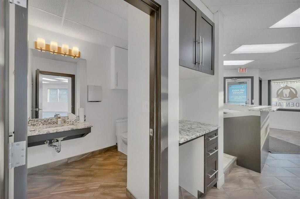 1-5116 52 Street, Red Deer, AB