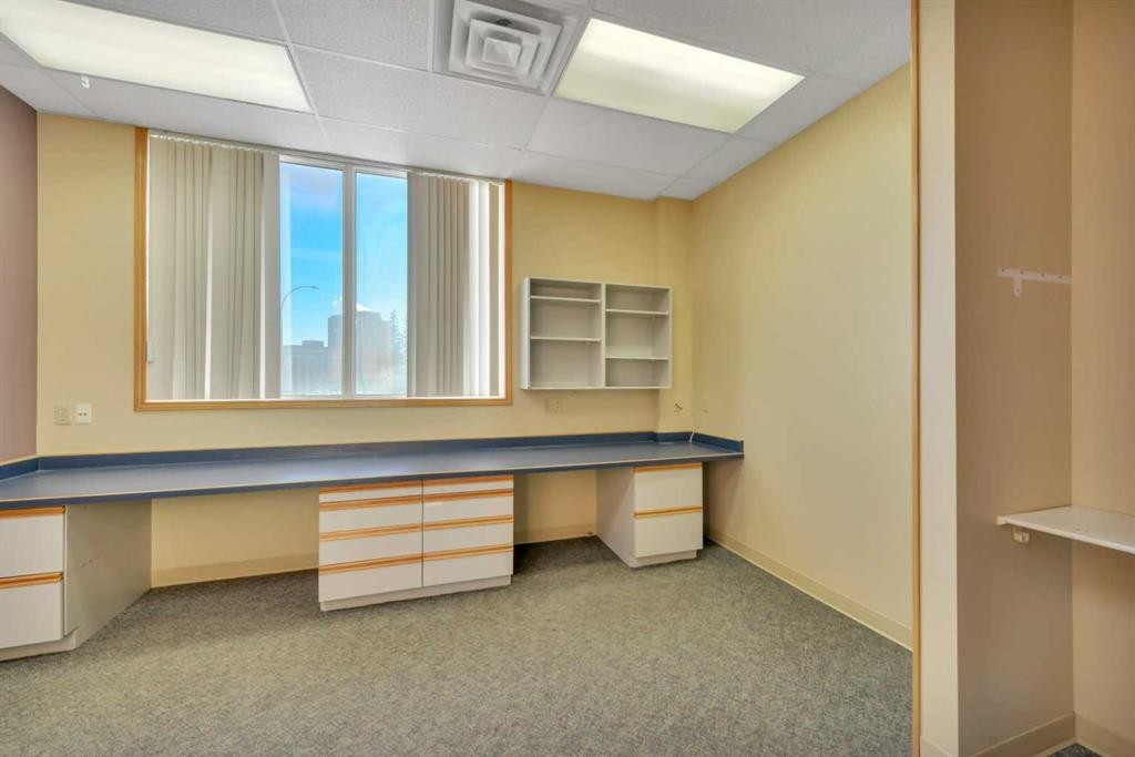 1-5116 52 Street, Red Deer, AB