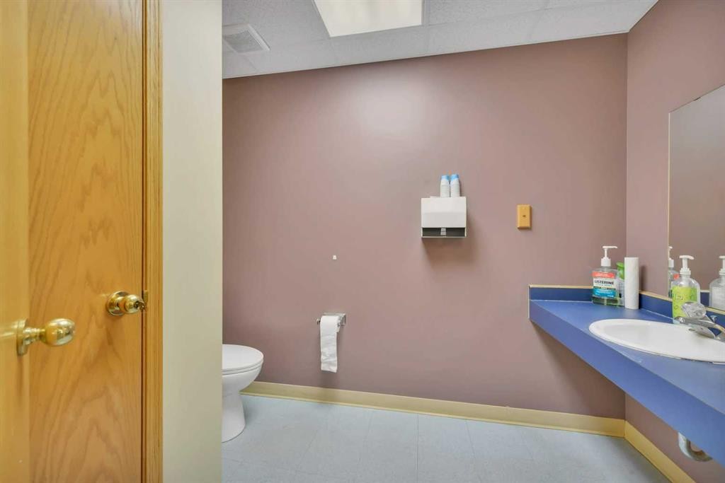 1-5116 52 Street, Red Deer, AB