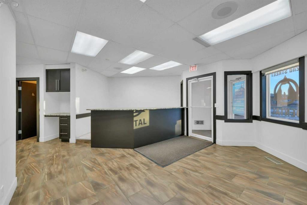 1-5116 52 Street, Red Deer, AB