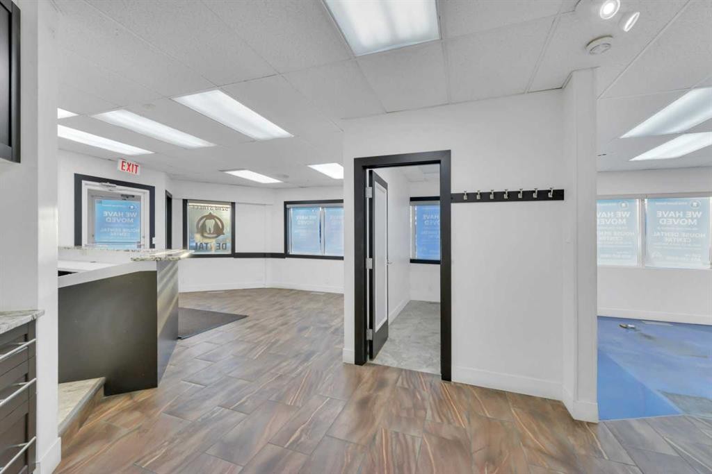 1-5116 52 Street, Red Deer, AB