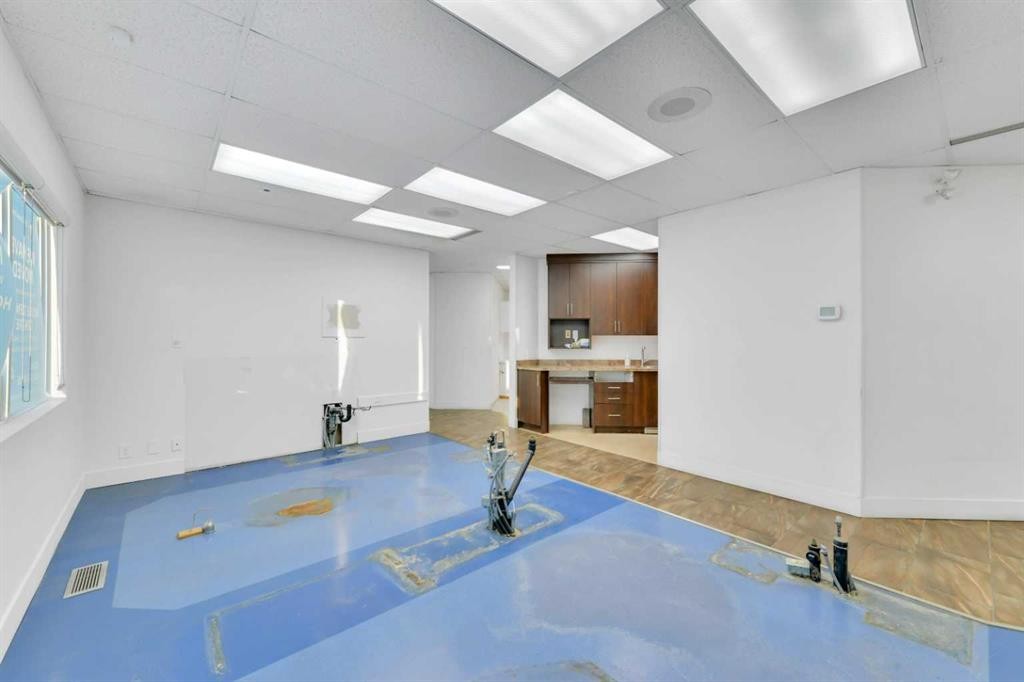 1-5116 52 Street, Red Deer, AB