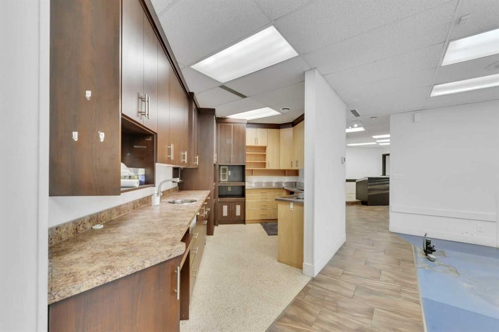 1-5116 52 Street, Red Deer, AB