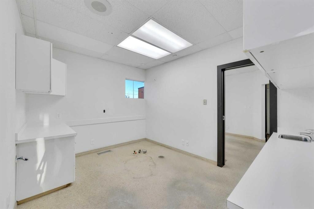 1-5116 52 Street, Red Deer, AB