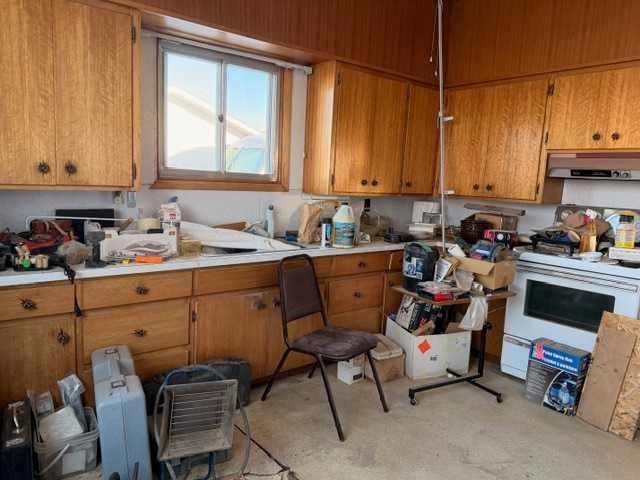 4832 49 Street, Hardisty, AB - Indoor Photo Showing Kitchen