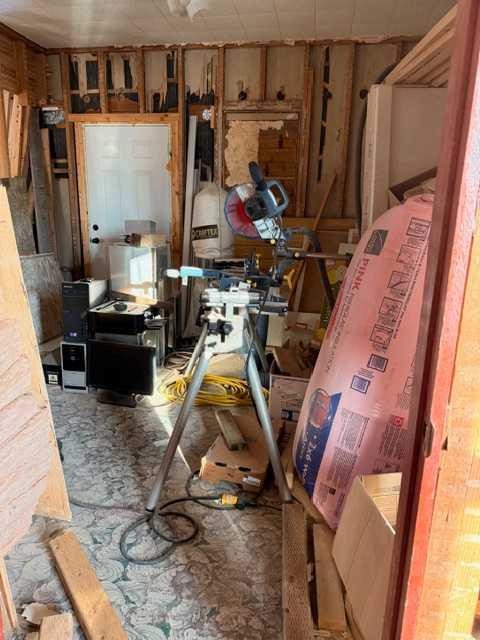 4832 49 Street, Hardisty, AB - Indoor